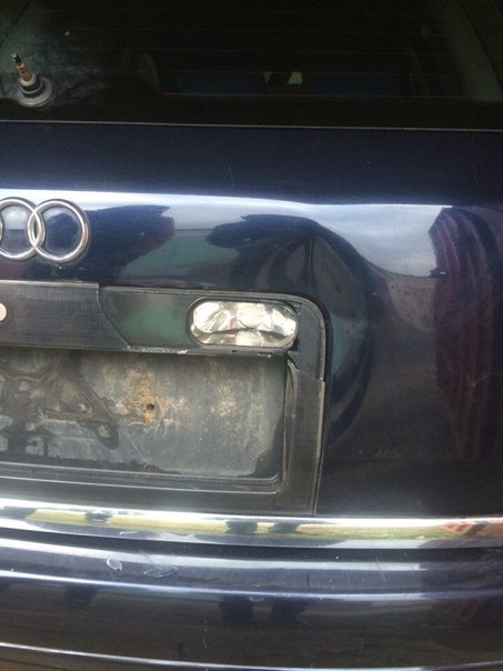 Вирішив викотити Audi вручну з гаража :( 2