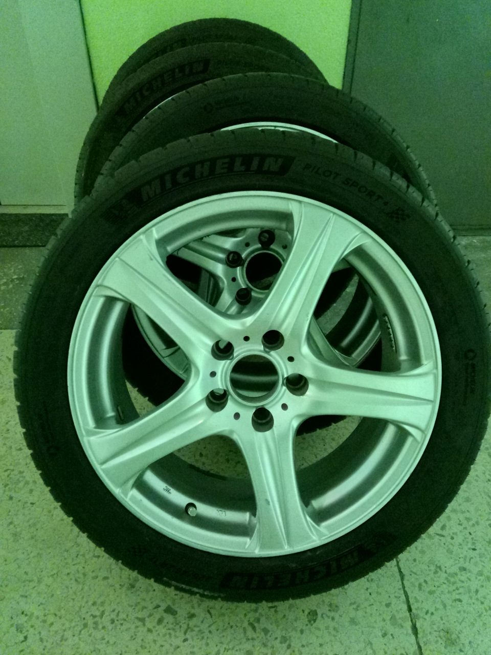 Літо AVERSUS R17 + Michelin Pilot Sport 4 1