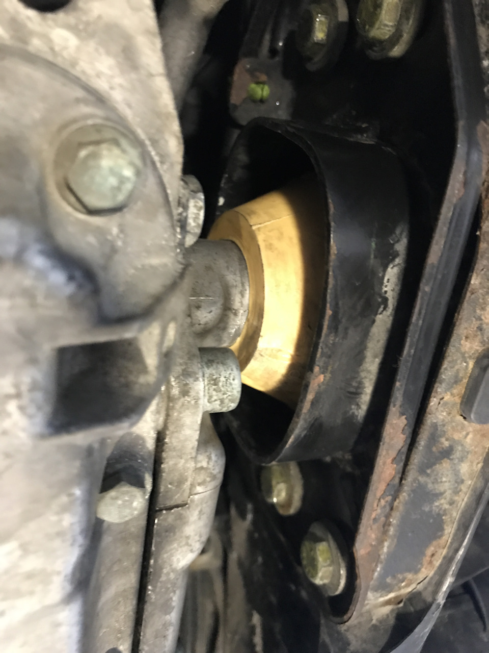 Заміна подушок двигуна 2.8 Audi A6(C5) 2