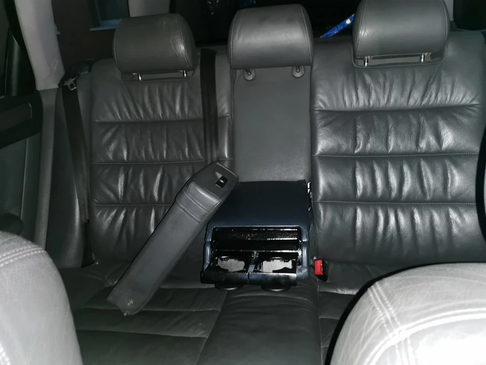 Замінити задній підлокітник в audi a6c5 з VW phaeton