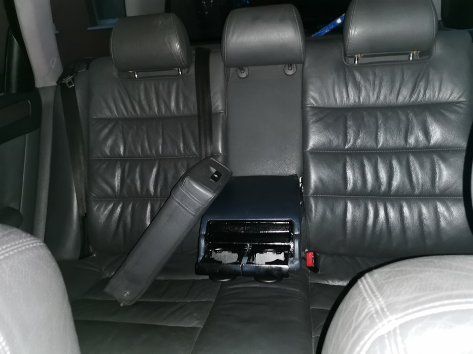 Замінити задній підлокітник в audi a6c5 з VW phaeton 1