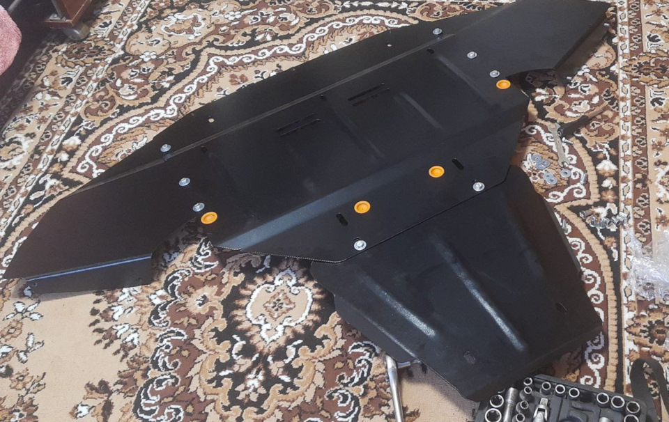 Встановлення захисту картера двигуна та коробки Titanium . А6 С6 BMK 1