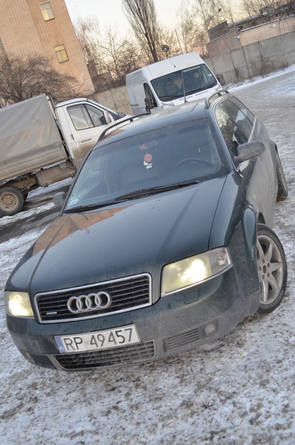 ось ще пару її фоток 1