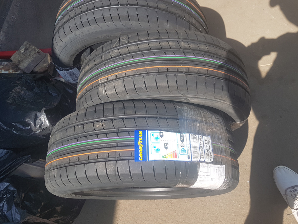 Нові тапкиGoodyear 4