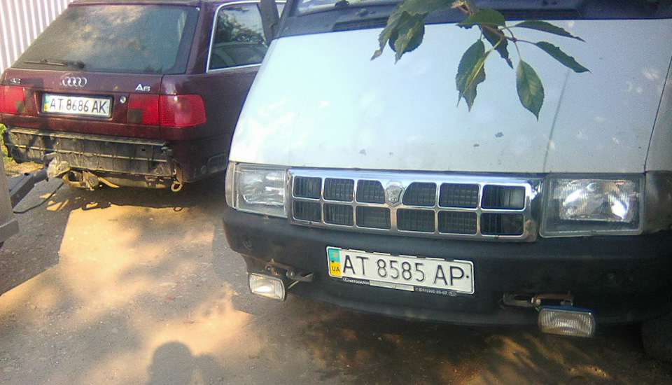 Недалекі родичі 1