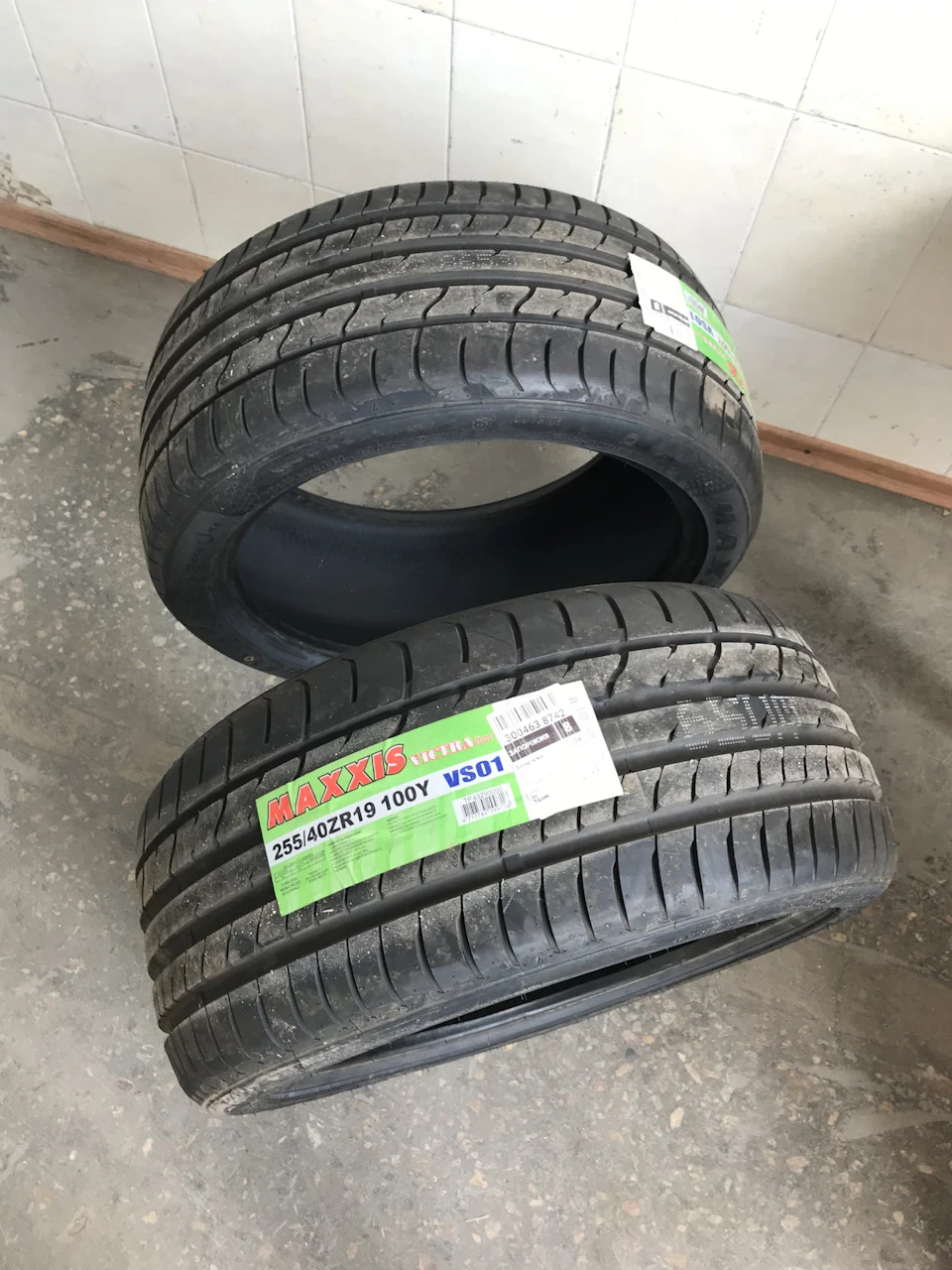 Maxxis 255/40 R19