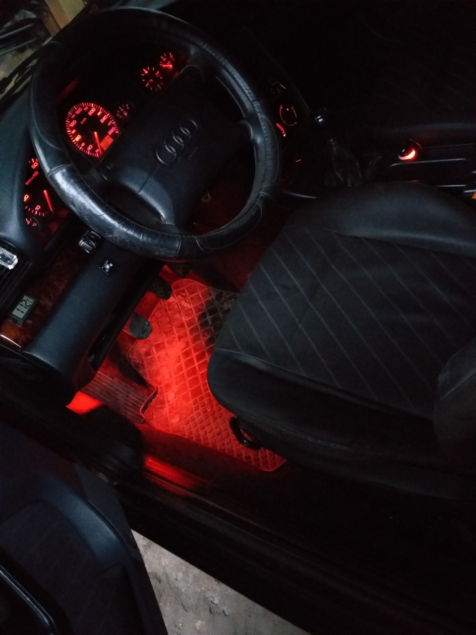 Підсвітка Audi A6 c4 1