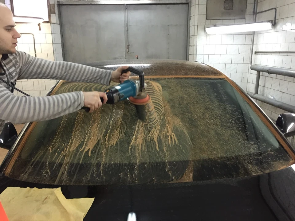 Догляд за лобовим склом