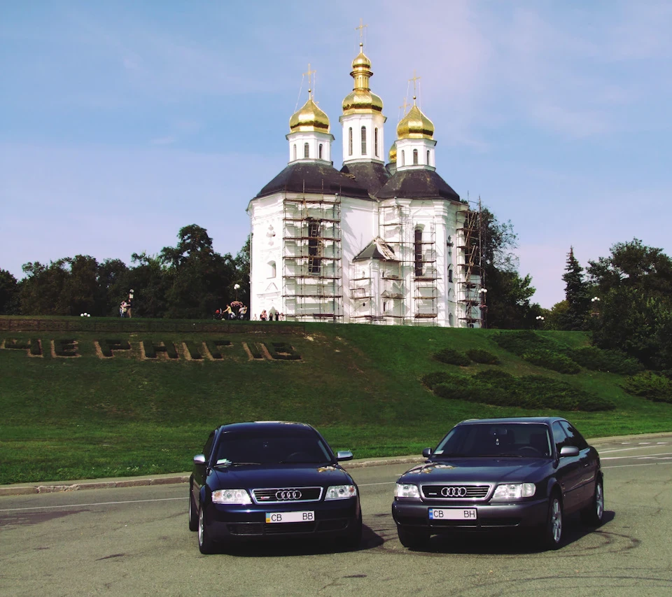 Дівчата на прогулянці