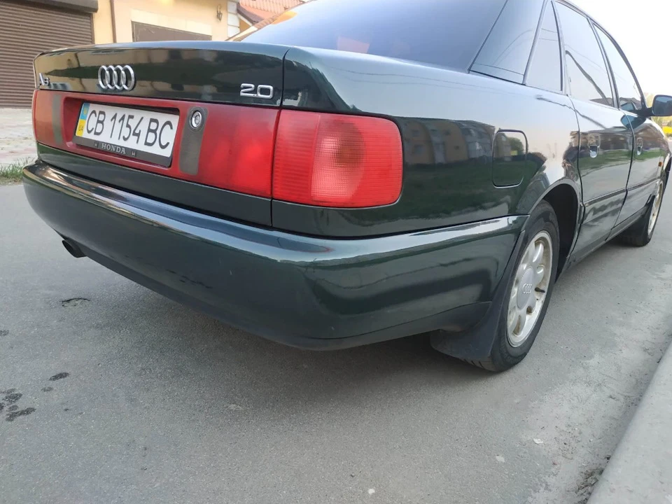 Мій друг зараз продає цю машину!