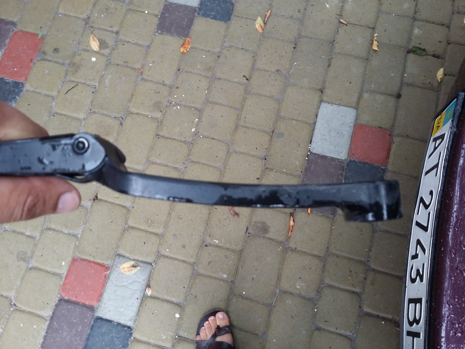 Пішов дощик, і я згадав за двірники.)) 4