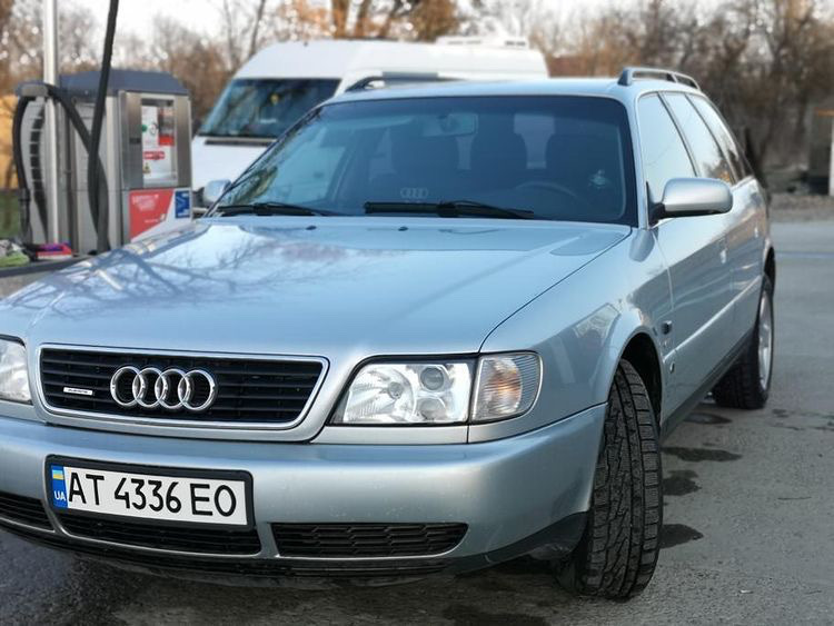 Просте фото Audi s4 2
