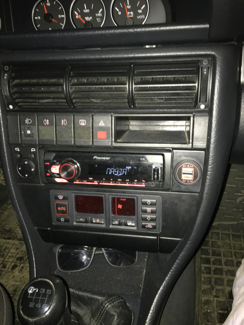 USB порт замість прикурювача 1