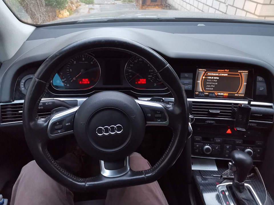 Скошене кермо від Audi TTs з пелюстками. 5