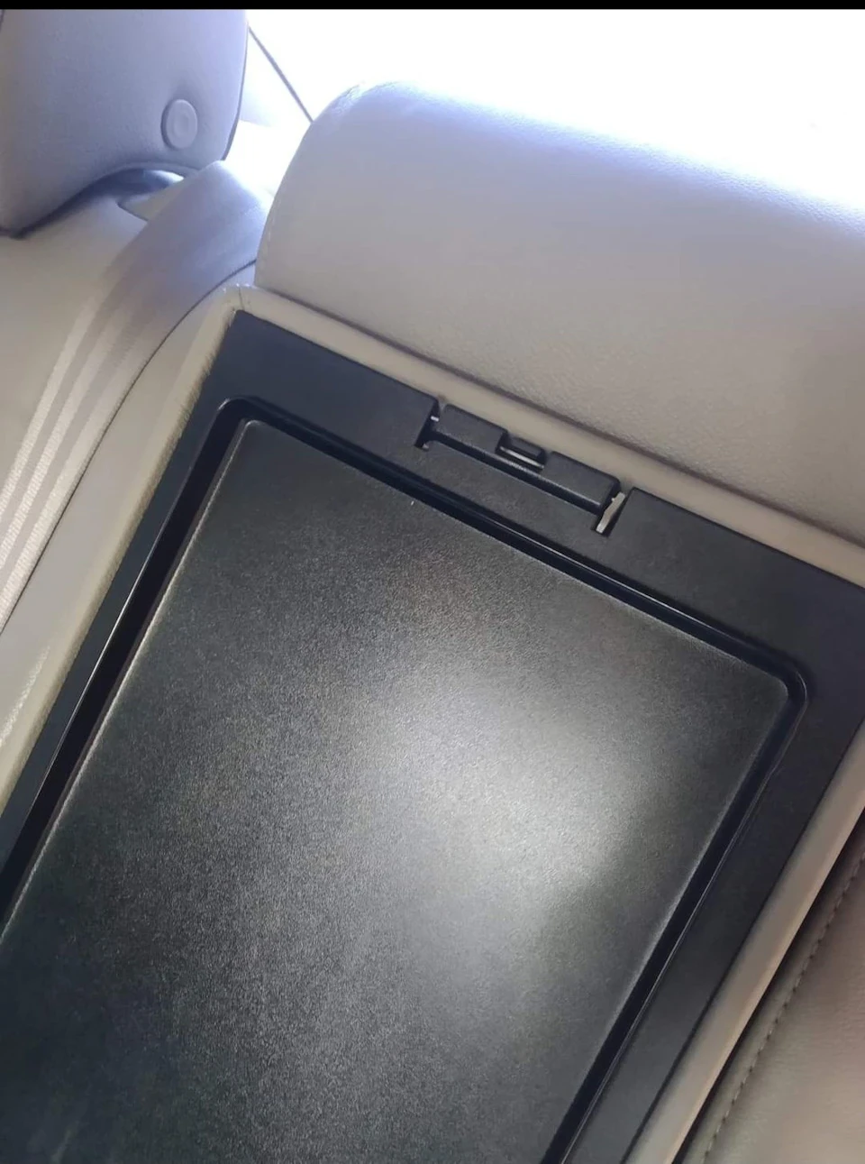 Ручка заднього підлокітника