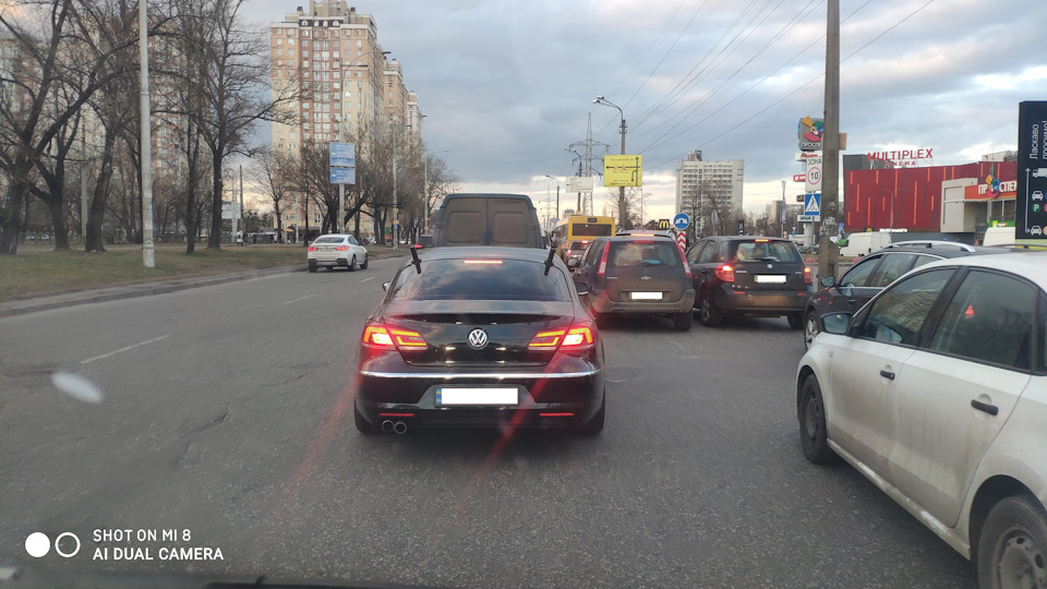 Хто знає, що це таке у Пасата на даху? :) 1
