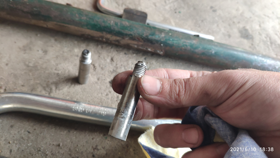 Жахливий скрип при натисканні на педаль гальма. Хто знає що це? 3