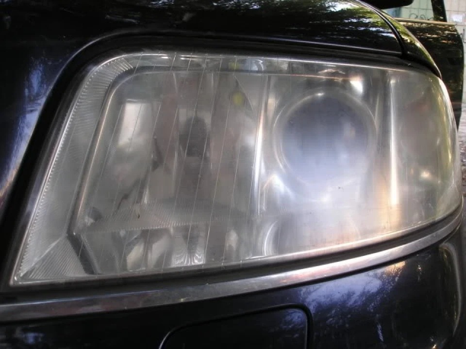 Заміна Стекол у Фарах на Audi A6 4B 1.8T