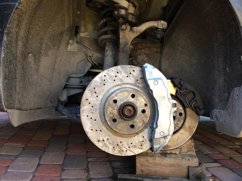 Прикладка Brembo 17Z з диском 330x32х64.5 на Audi A6 C6 зі маточкою 85мм