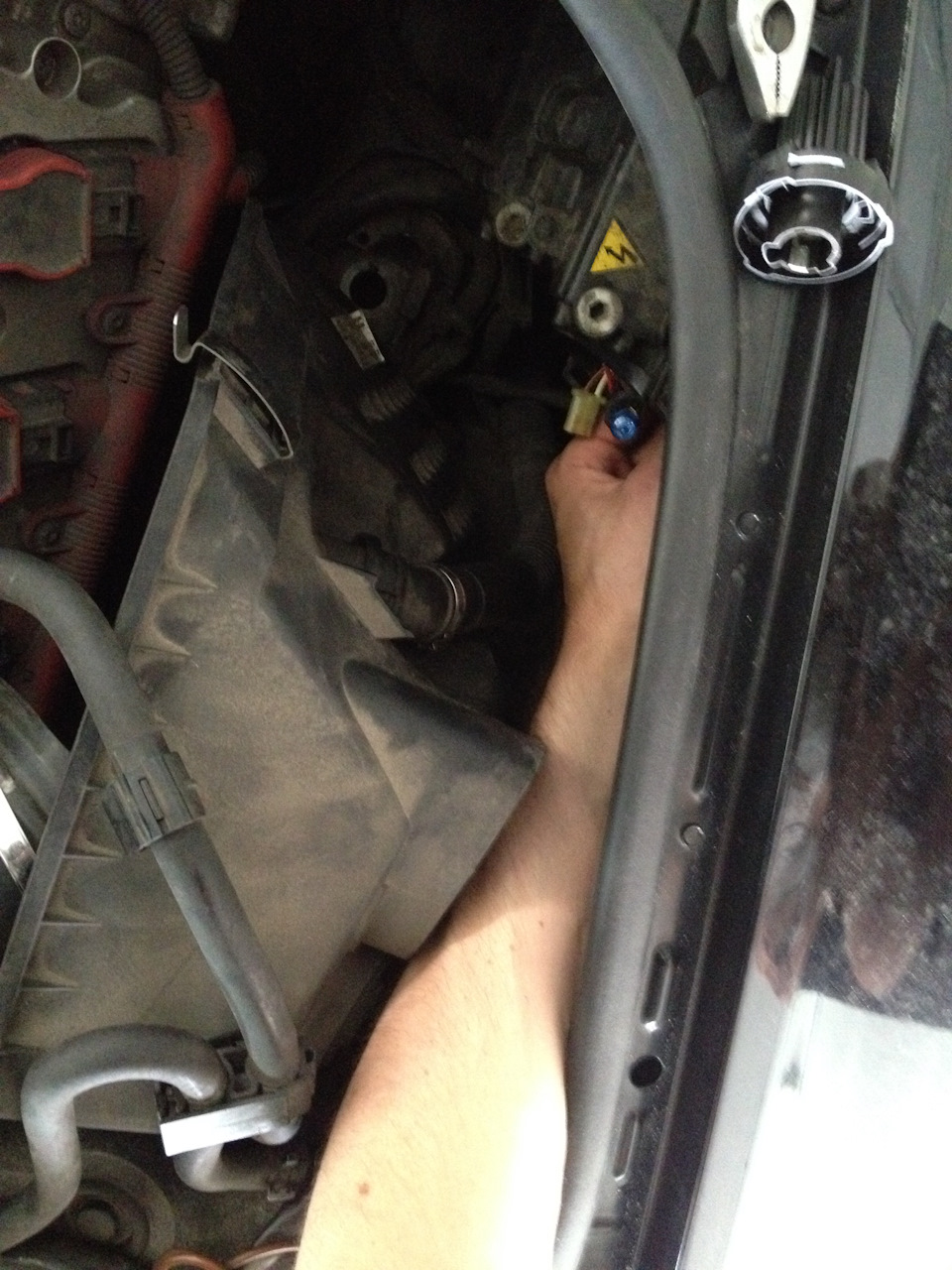 Заміна ламп ДХО (DRL) на помаранчеві PY21W, габарити Osram Cool Blue W5W 4200K Audi A6 4F C6 5