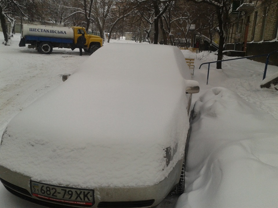 сьогодні вийшов а на місці авто кучугур:) у на сніг йде повним ходом :) 1