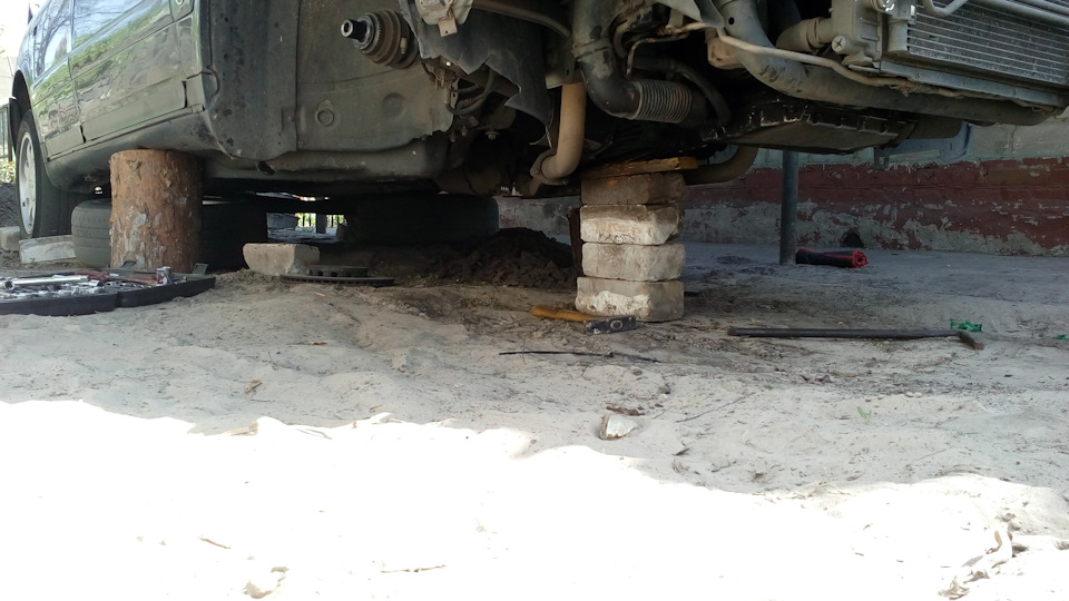 Кидає авто в різні боки. 3