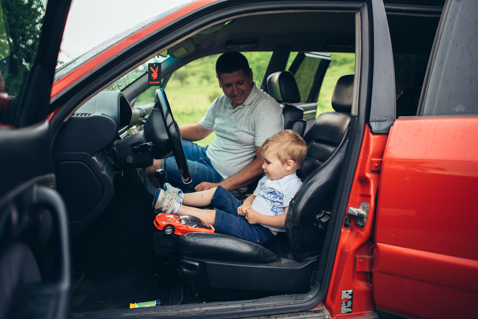 Сім'я та Red a6 c4 avant 2