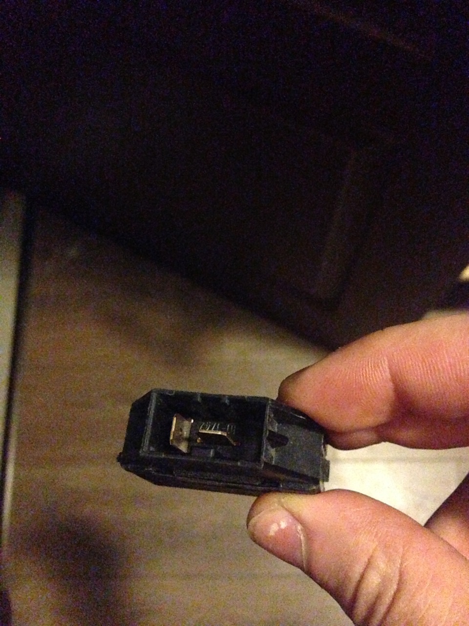 Бі-функціональна кнопка блокування задніх ЕСП 3