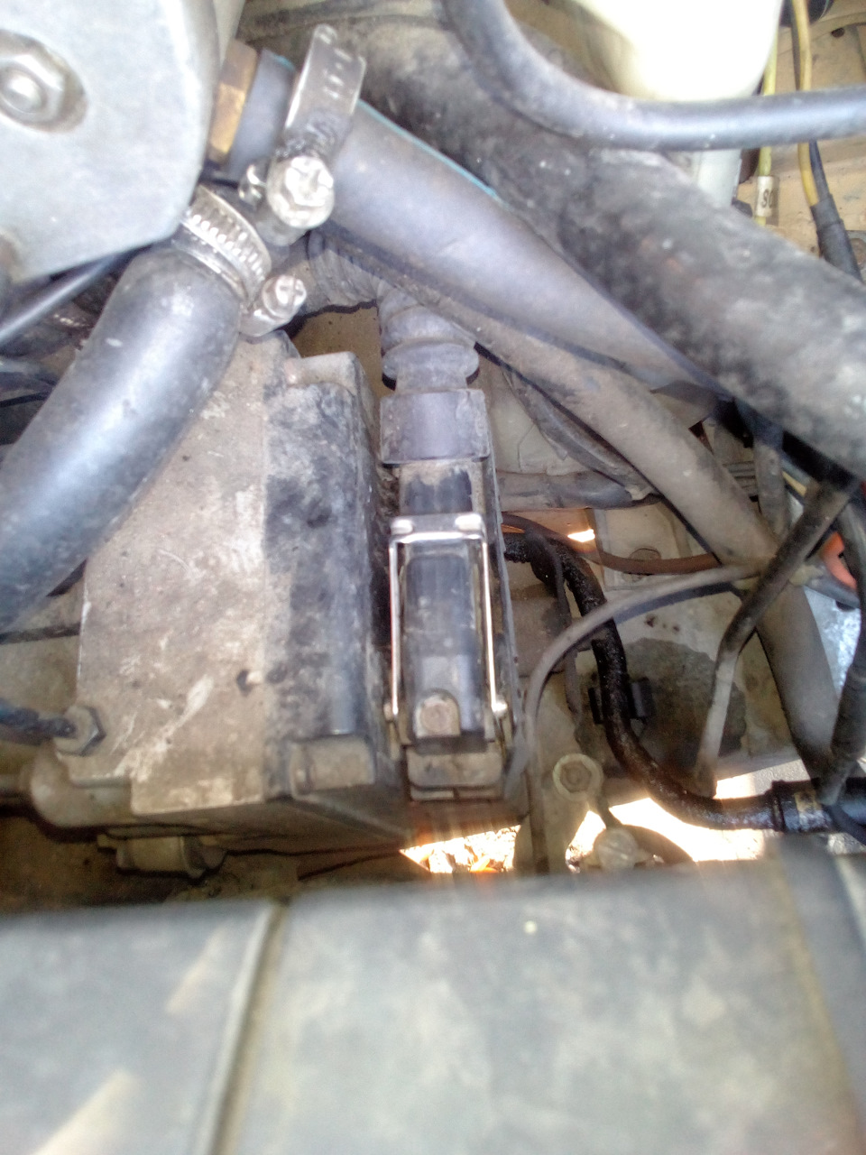 Горить датчик ABS, Audi A6 C4 1