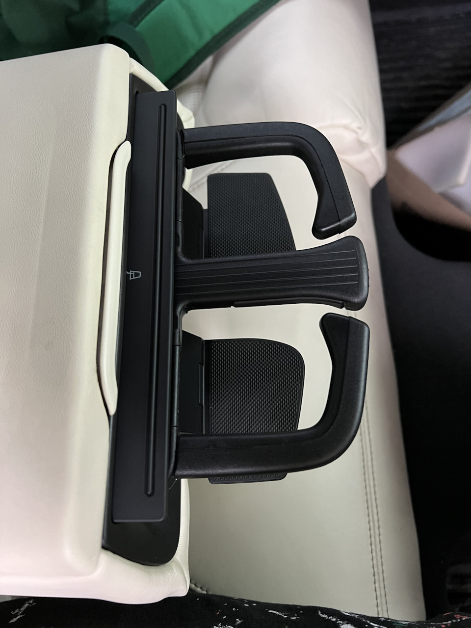 Audi, ви що?! Де підсклянники? 3