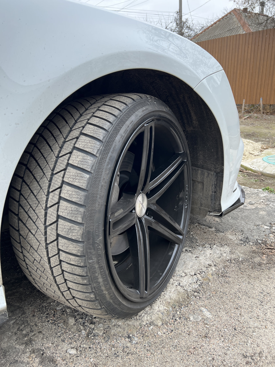 Зимова гума Continental 275/30 R20 + Vossen 1