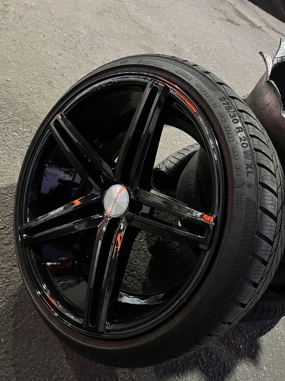 Зимова гума Continental 275/30 R20 + Vossen 5