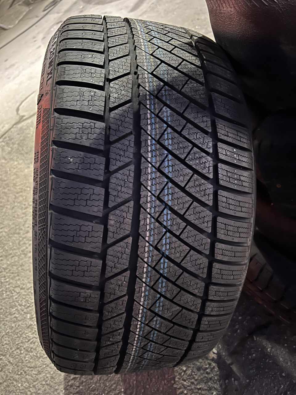 Зимова гума Continental 275/30 R20 + Vossen 4