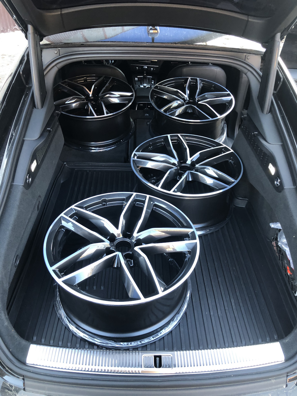Диски Audi OEM R20 RS style 3