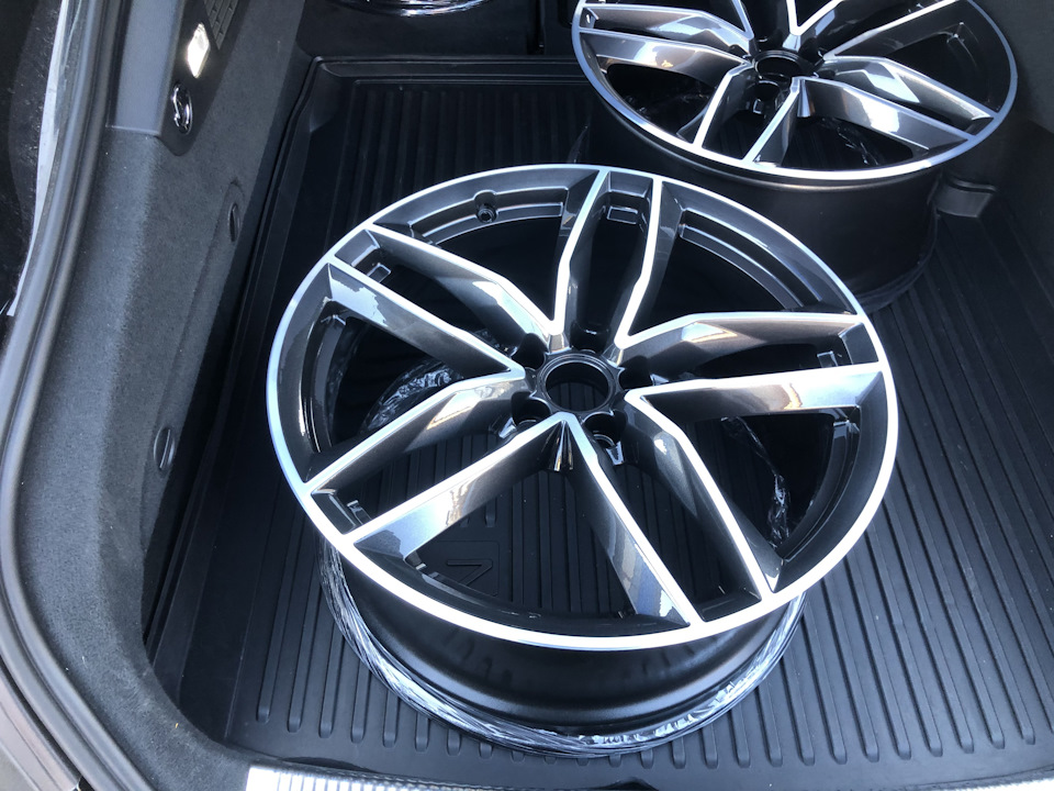Диски Audi OEM R20 RS style 4