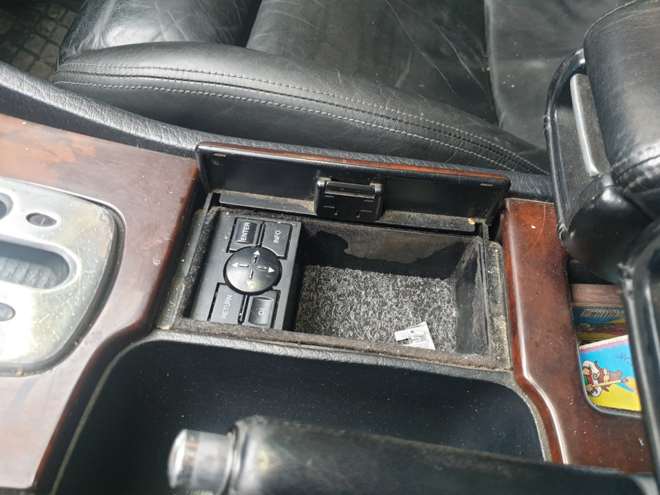 Передній підсклянник Audi A8 D2 5