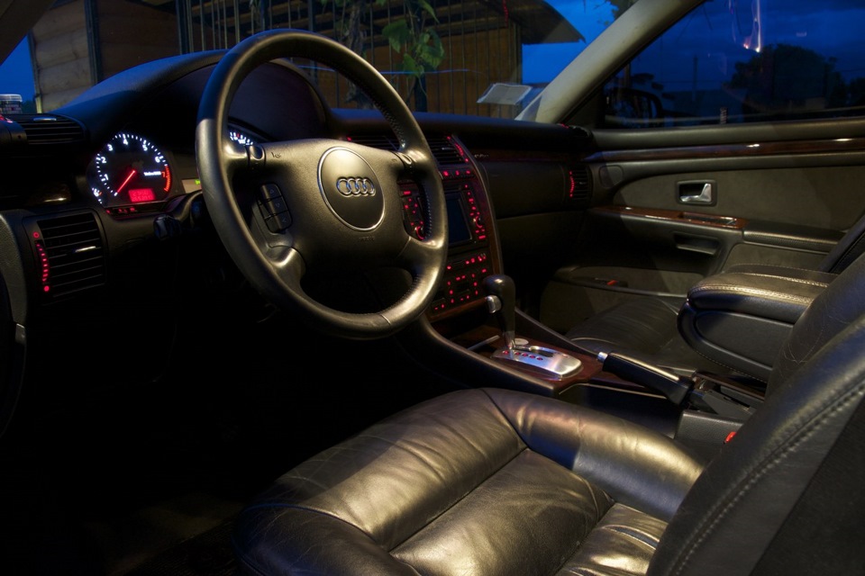 Фото салону audi a8L d2 1