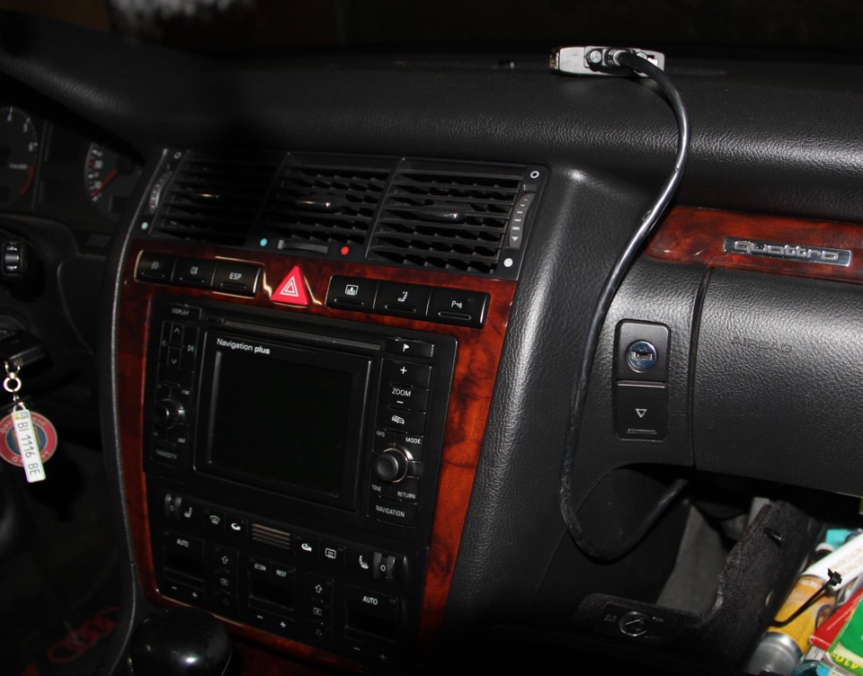 MP3 USB адаптер YT-M06 8-Pin Audi 1