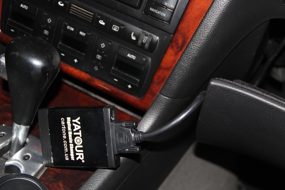MP3 USB адаптер YT-M06 8-Pin Audi 2