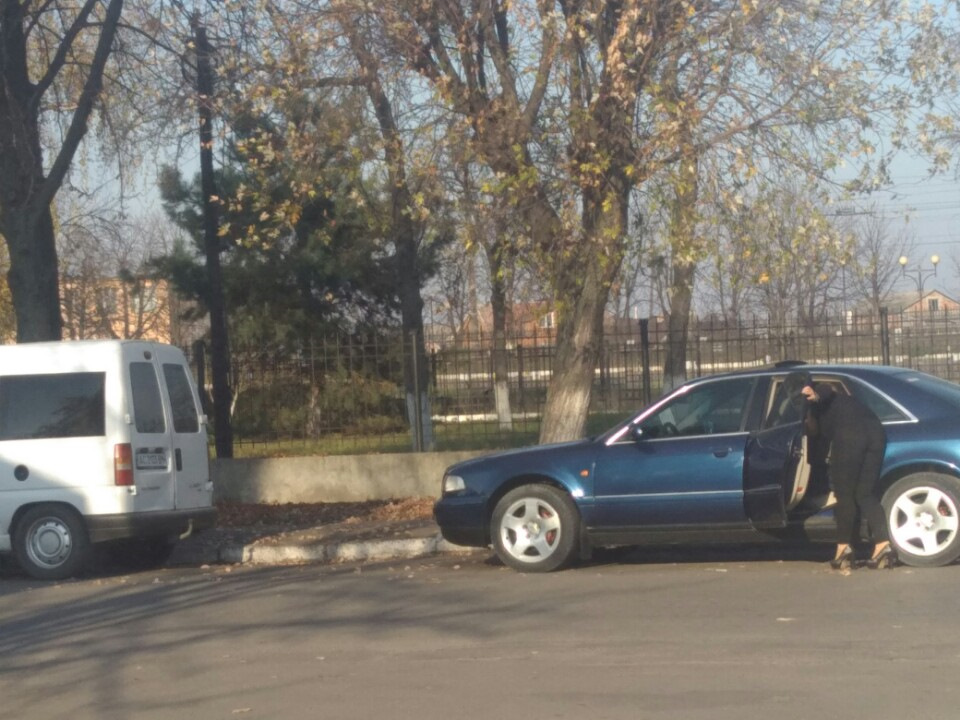 Походу подружжя з датчиком або зі шкалою 4
