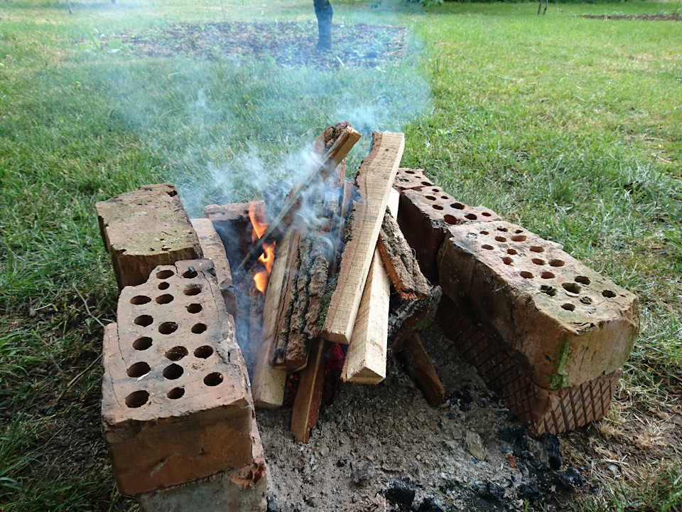 Шашлички на дачі. 2