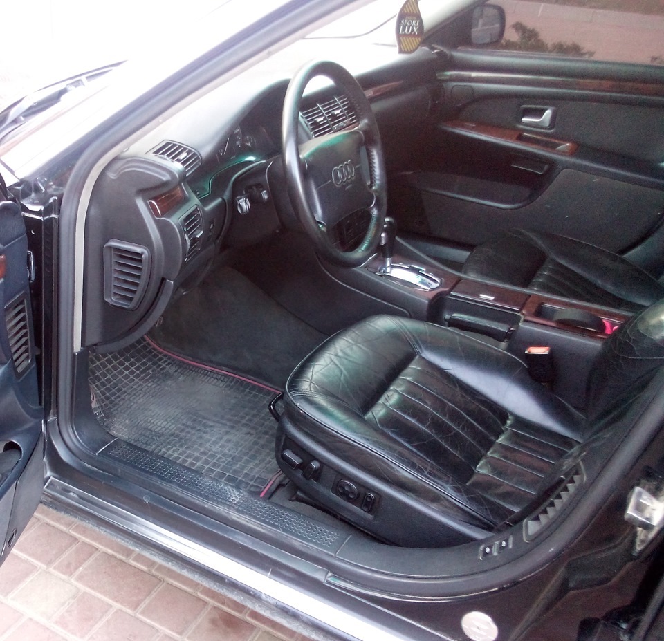 Продам сидіння а8 d2 1