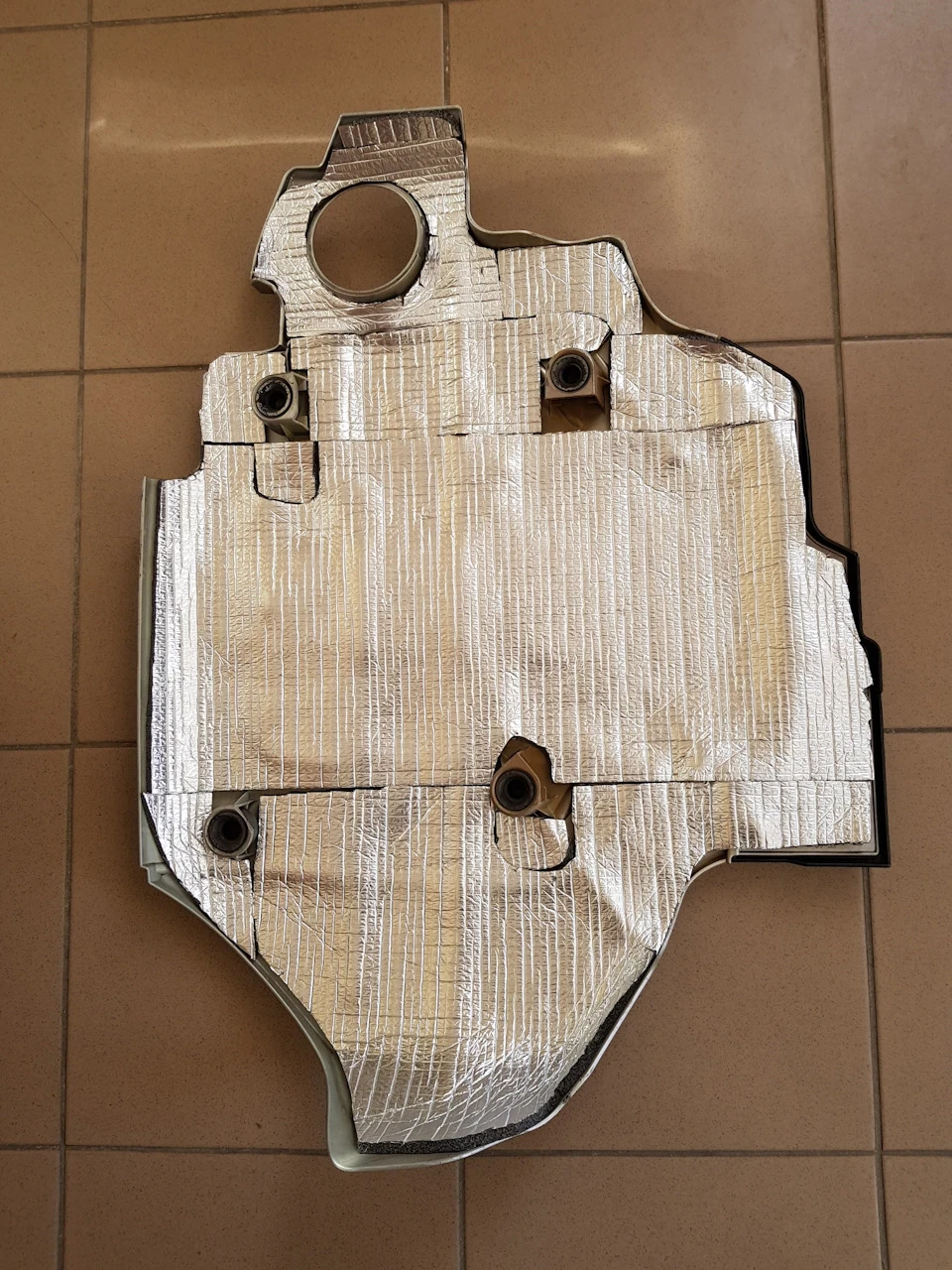 Звукоізоляція двигуна.