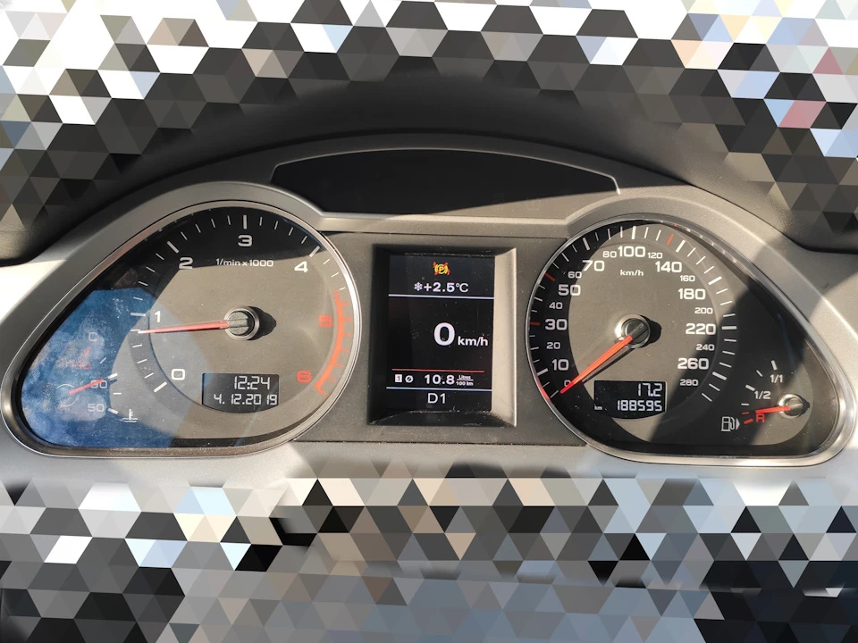 Панель приладів від Q7