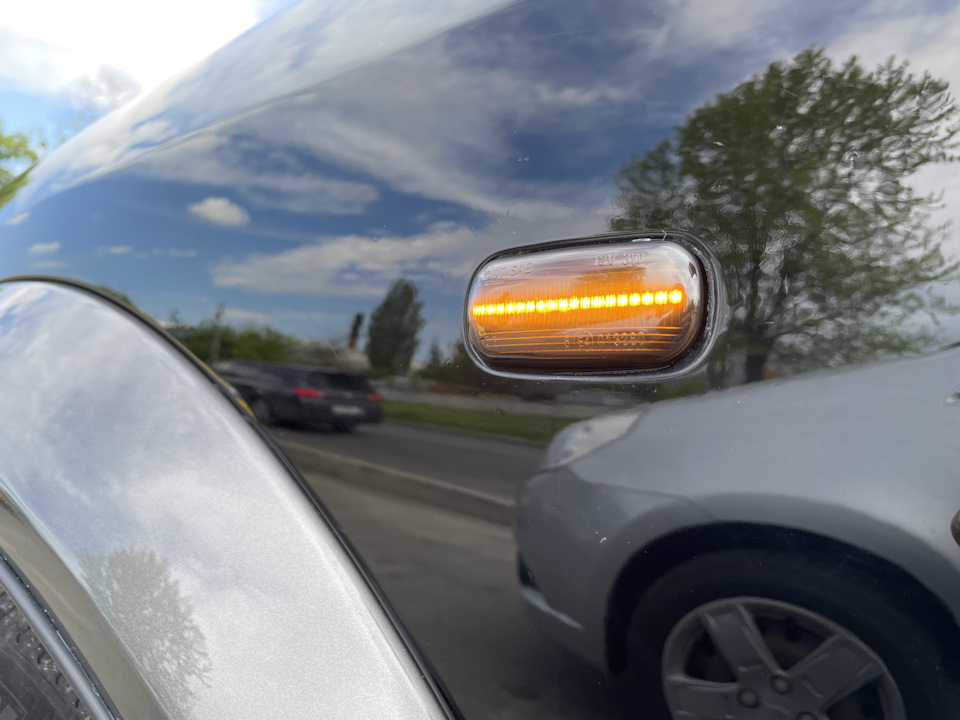 LED Повторювачі поворотів на передніх крилах 1