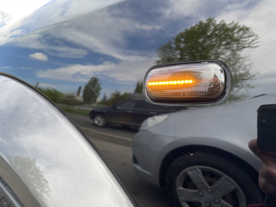 LED Повторювачі поворотів на передніх крилах 2