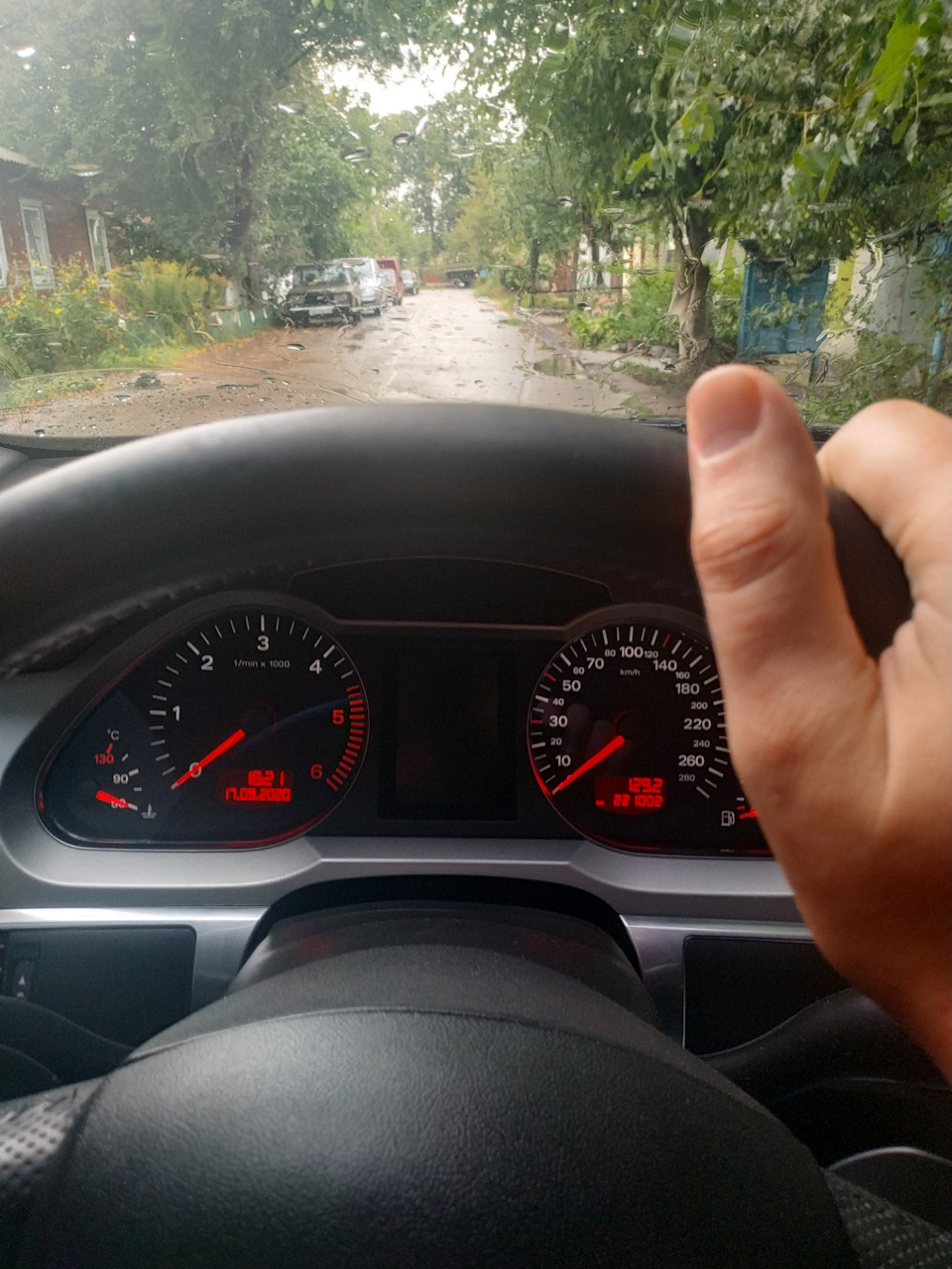 Течи в ноги водія, або волога під гумовим килимом 2
