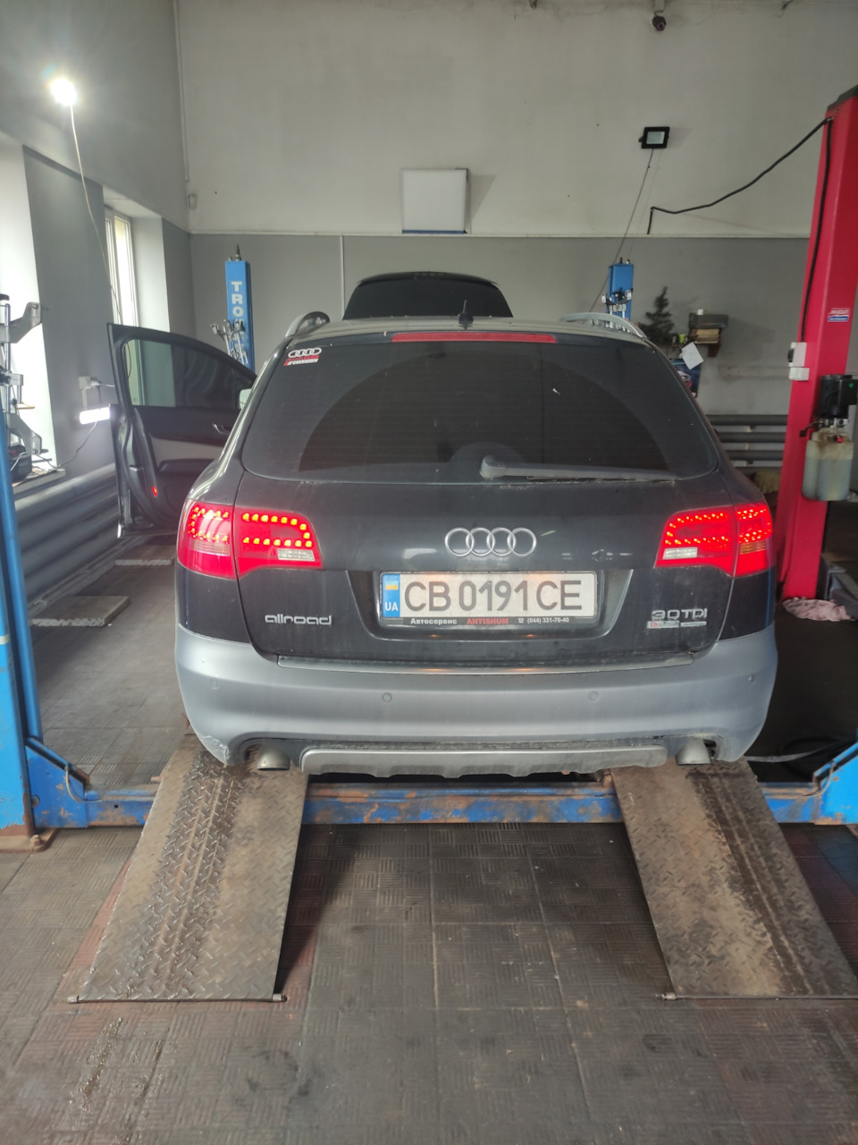Заміна мастила, фільтрів (олійний та повітряний). Castrol 5w30, Mahle, Vag 2