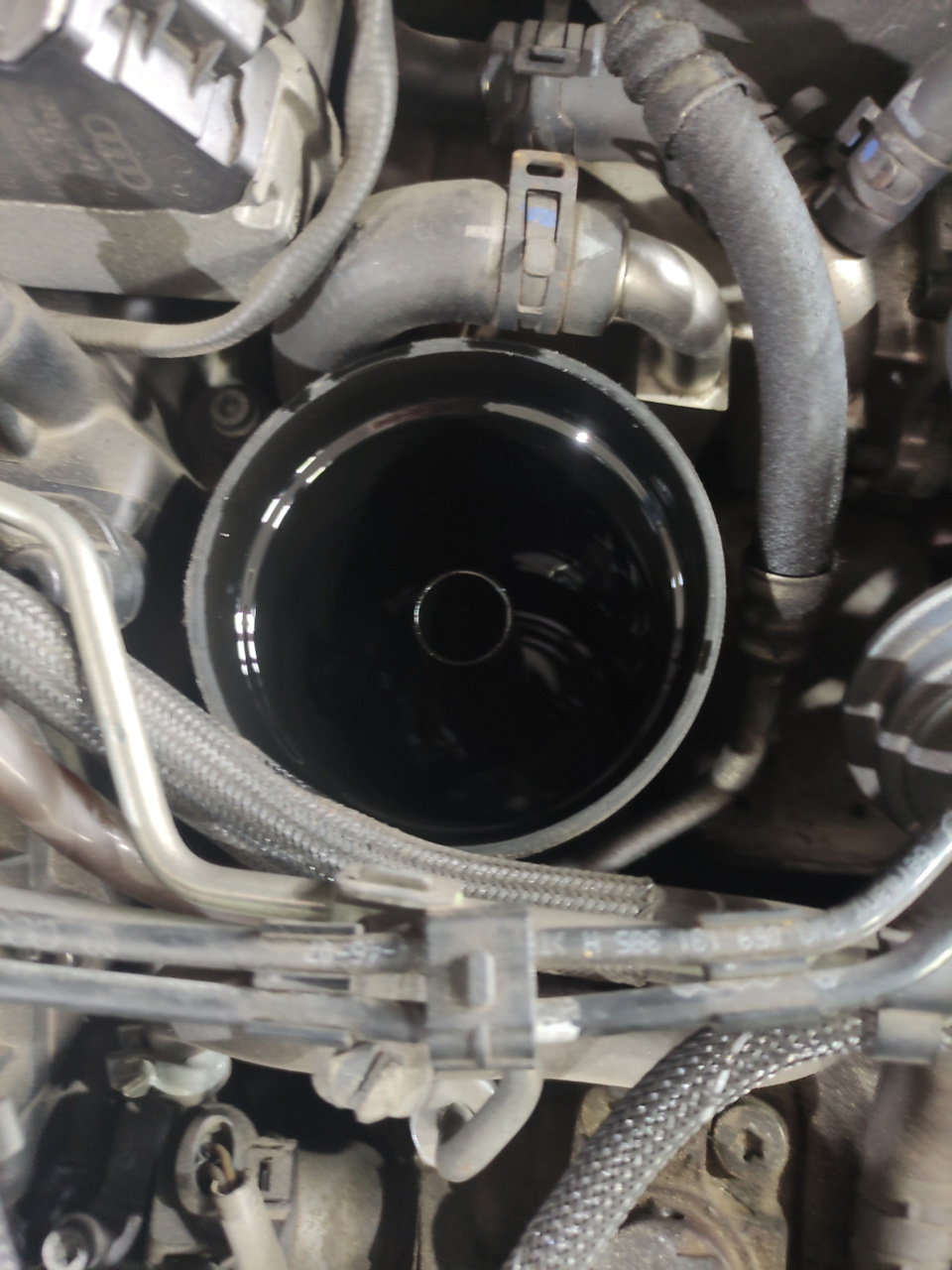Заміна мастила, фільтрів (олійний та повітряний). Castrol 5w30, Mahle, Vag 3