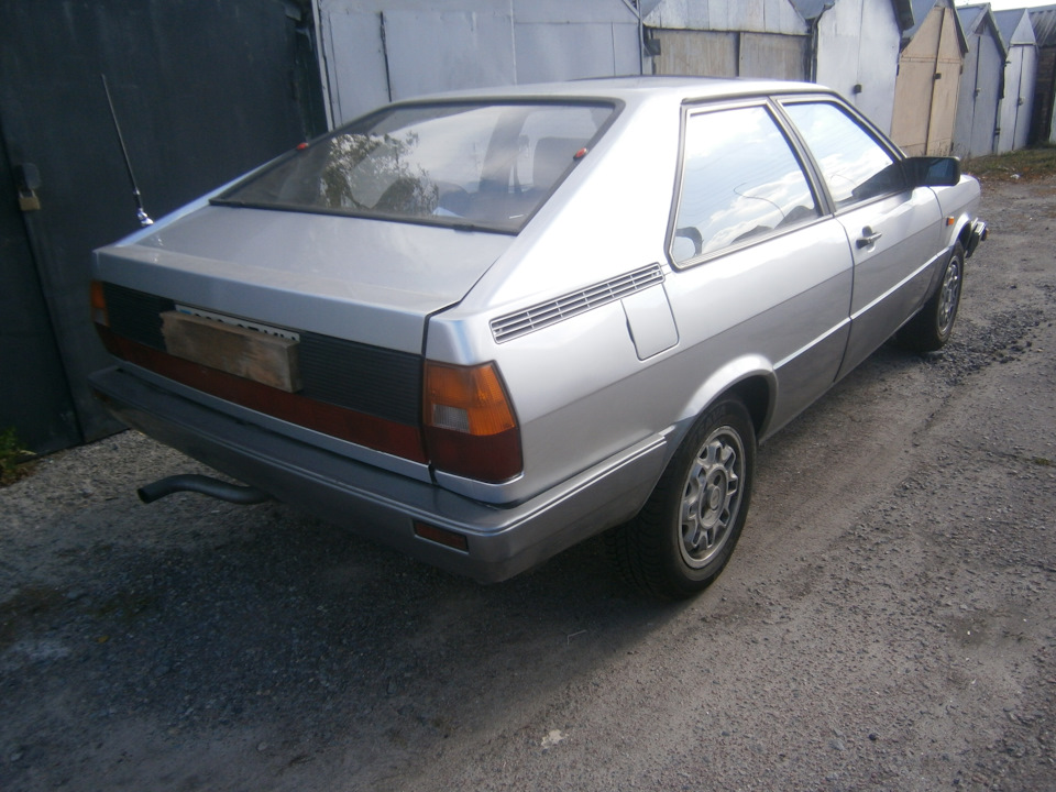Людина продає Audi Coupe 2.1 3